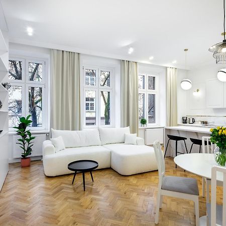 Tyzenhauz Apartments Krowoderska Street Краков Экстерьер фото