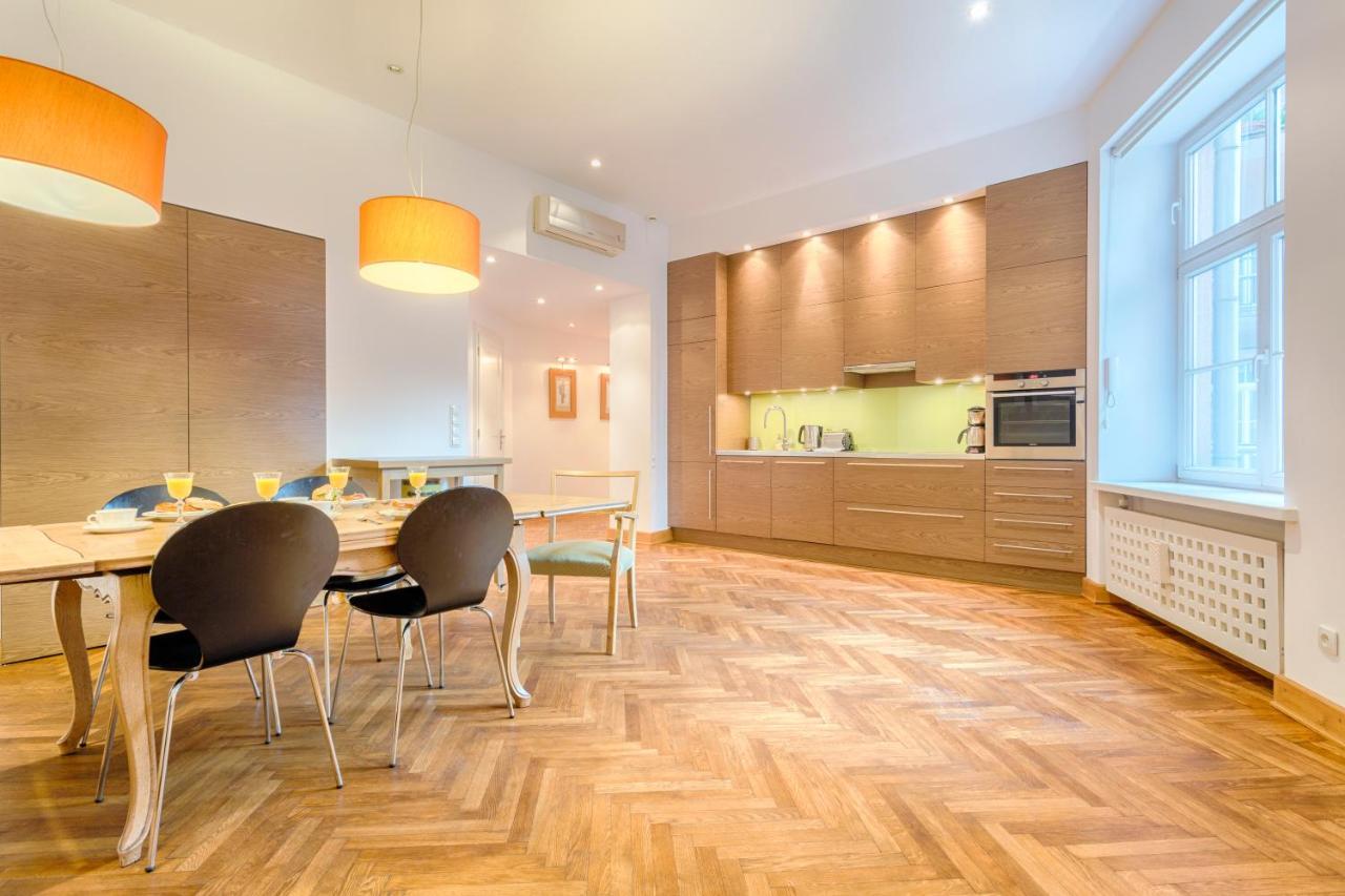 Tyzenhauz Apartments Krowoderska Street Краков Экстерьер фото