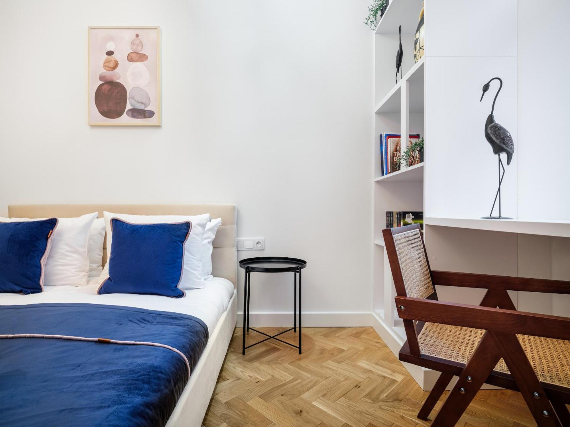 Tyzenhauz Apartments Krowoderska Street Краков Экстерьер фото