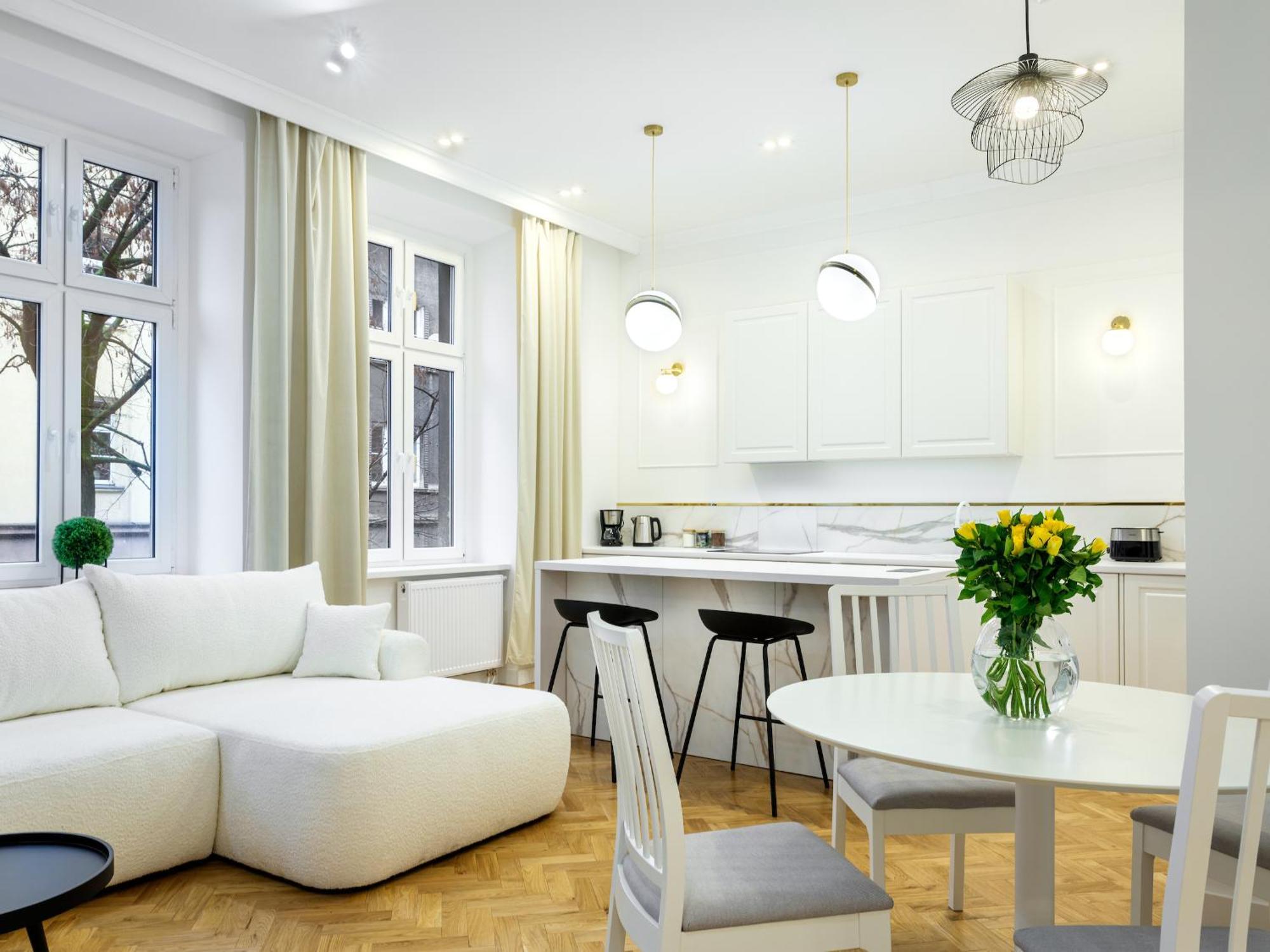 Tyzenhauz Apartments Krowoderska Street Краков Экстерьер фото