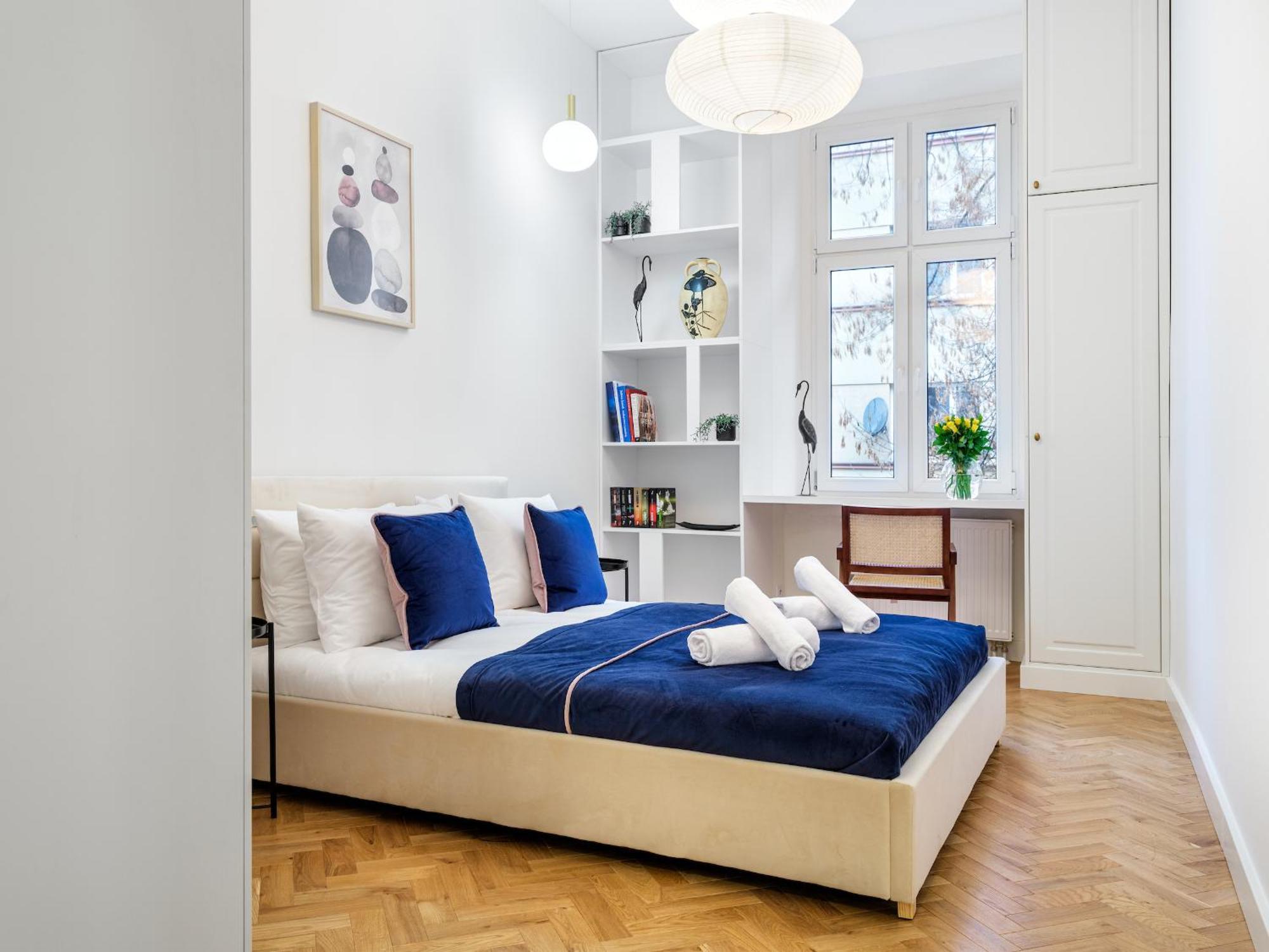 Tyzenhauz Apartments Krowoderska Street Краков Экстерьер фото