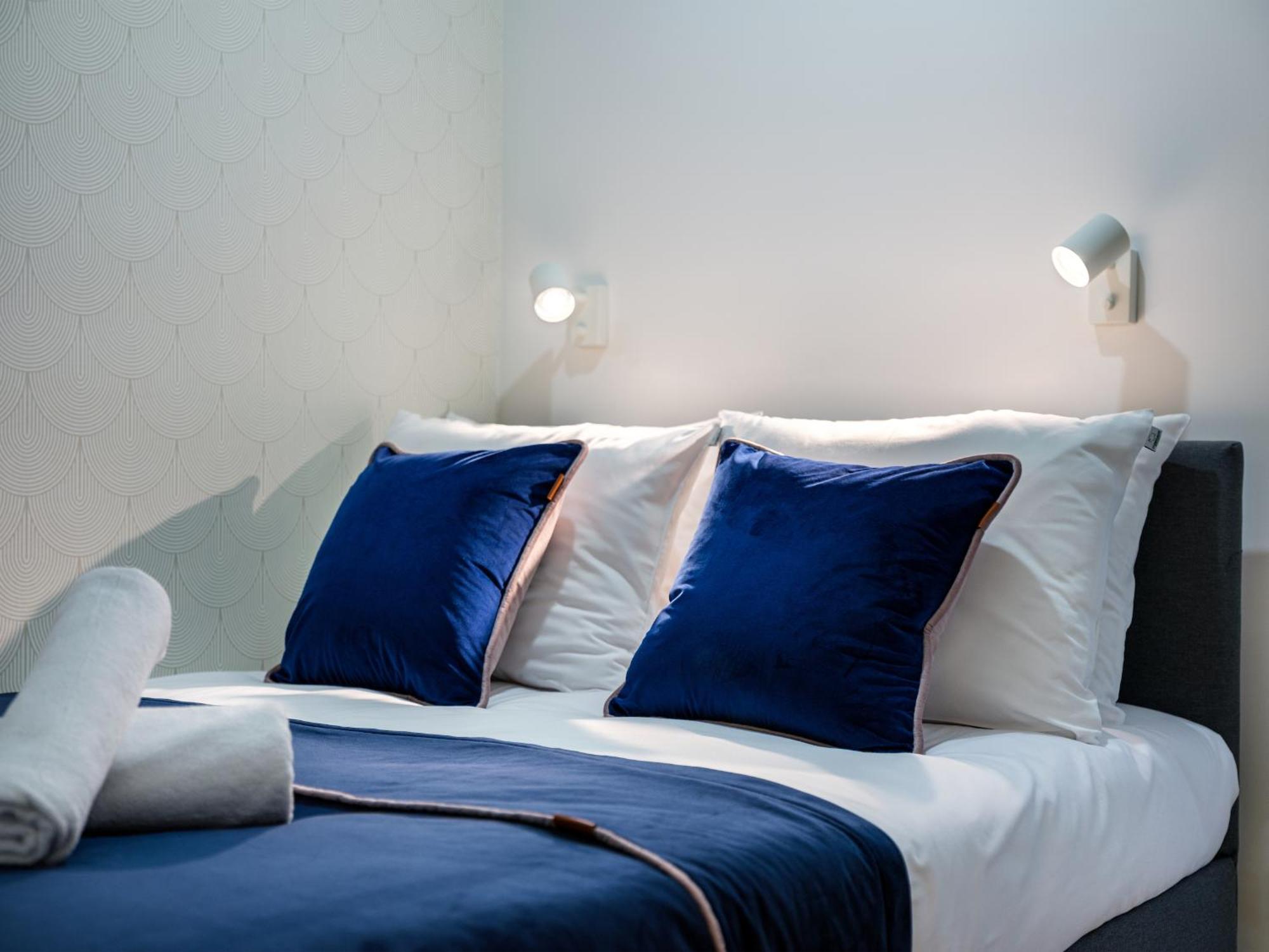 Tyzenhauz Apartments Krowoderska Street Краков Экстерьер фото