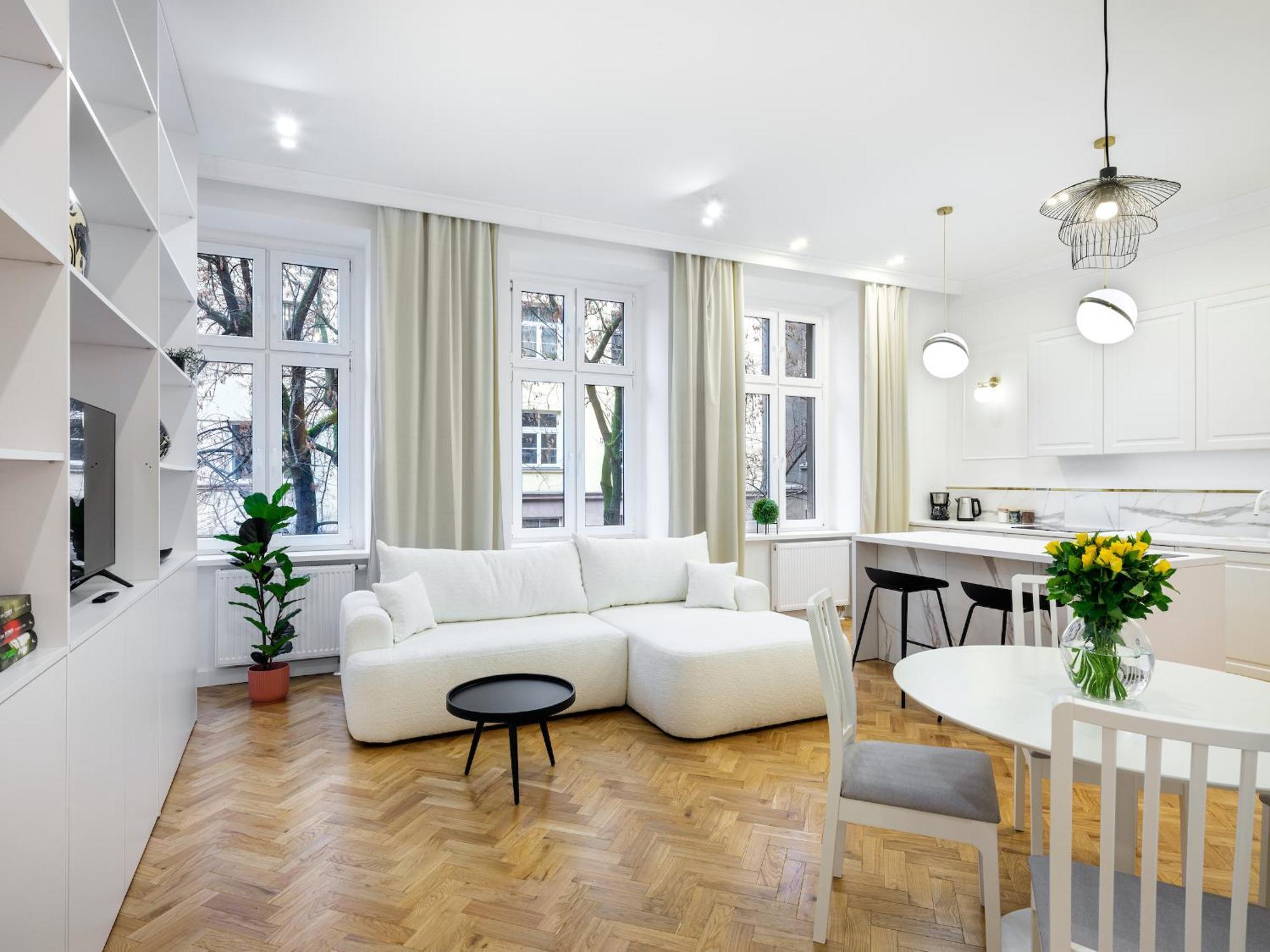 Tyzenhauz Apartments Krowoderska Street Краков Экстерьер фото