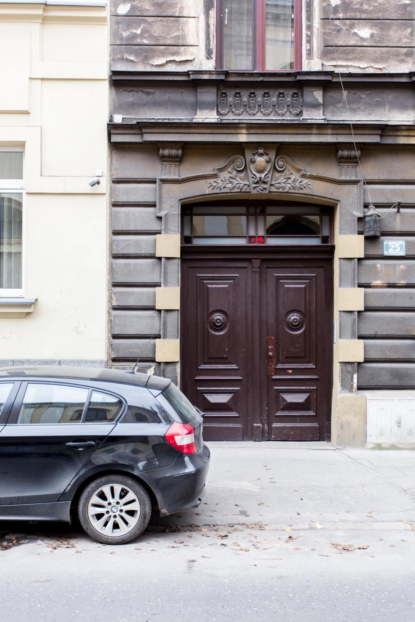 Tyzenhauz Apartments Krowoderska Street Краков Экстерьер фото