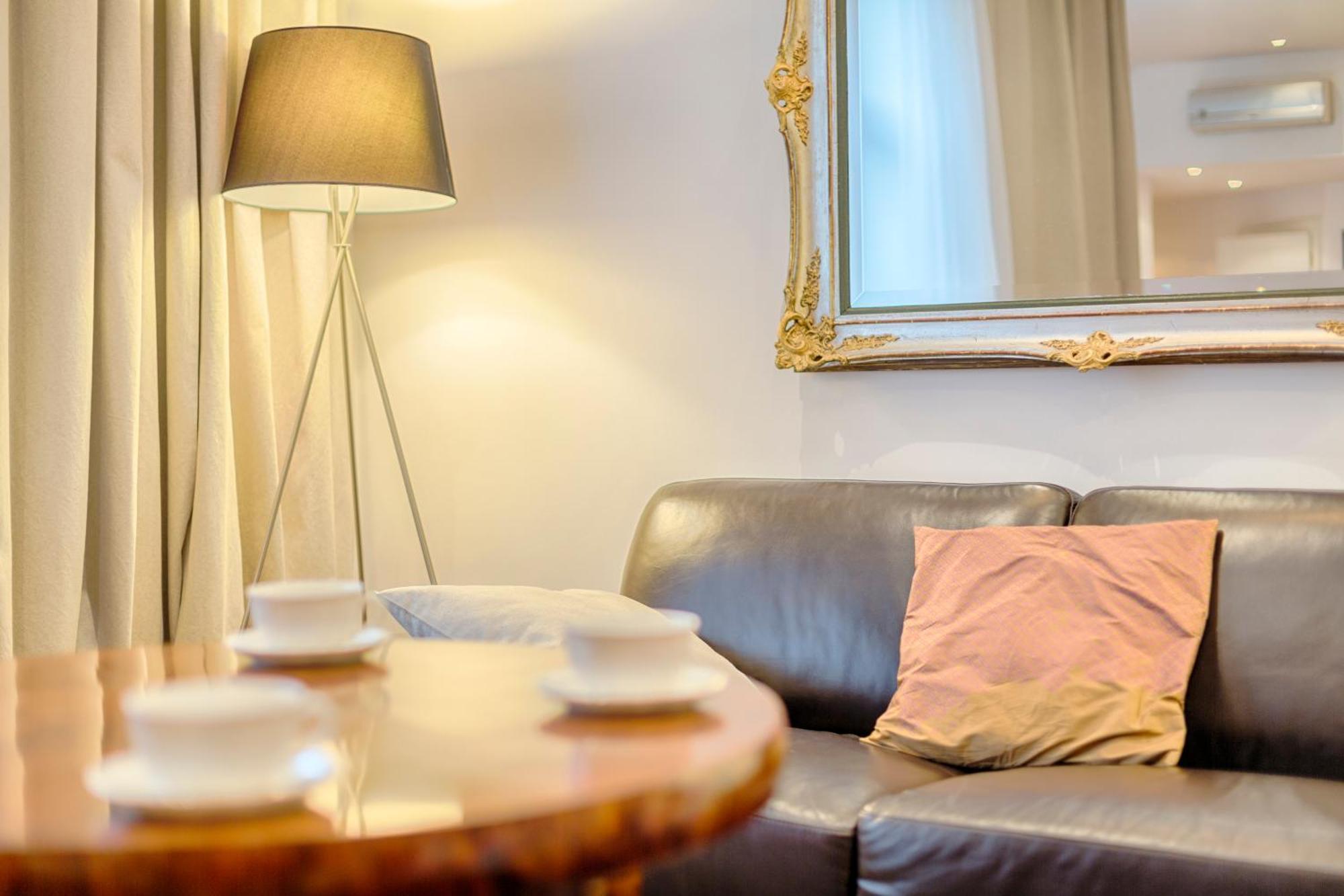 Tyzenhauz Apartments Krowoderska Street Краков Экстерьер фото
