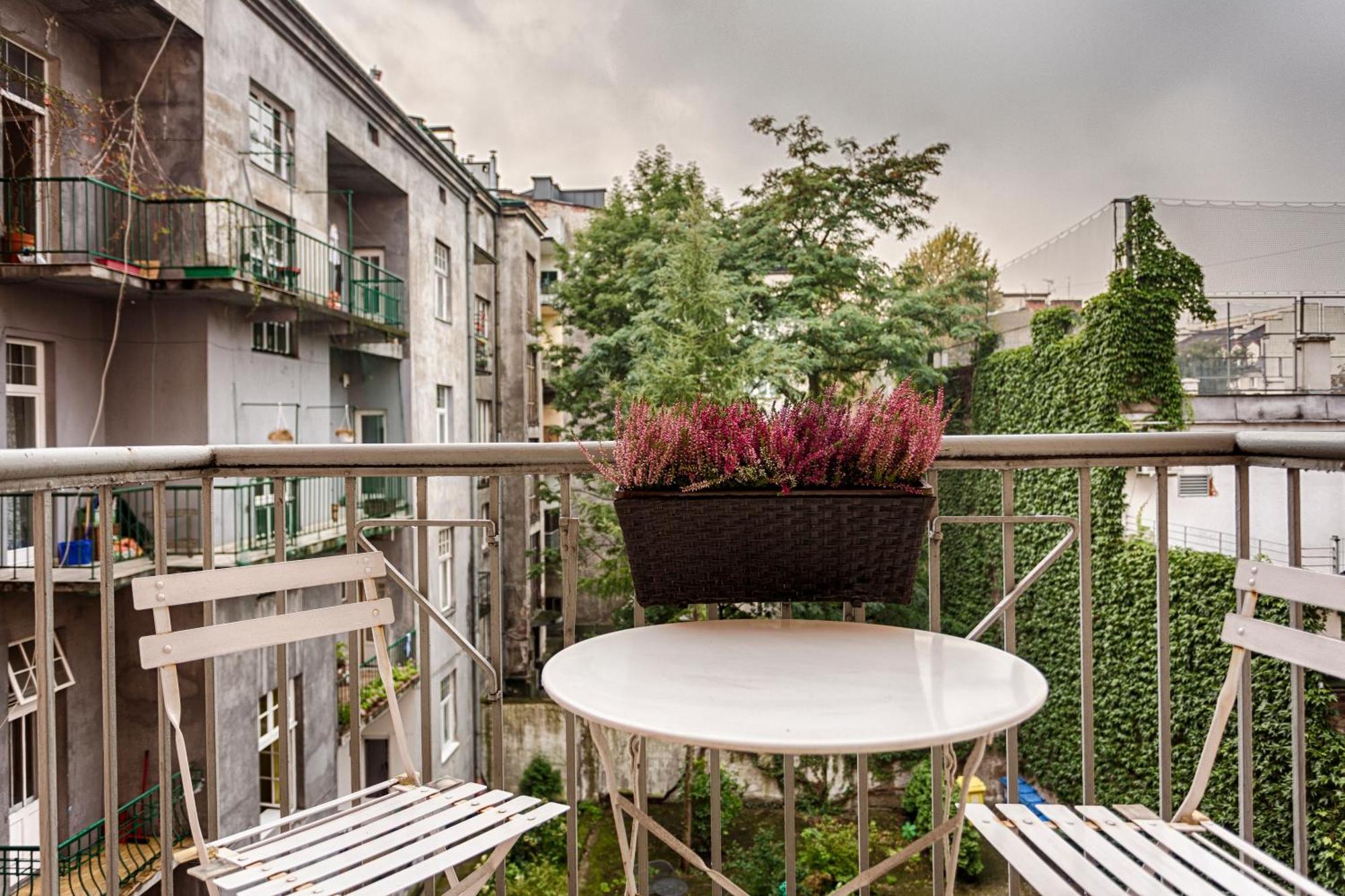 Tyzenhauz Apartments Krowoderska Street Краков Экстерьер фото