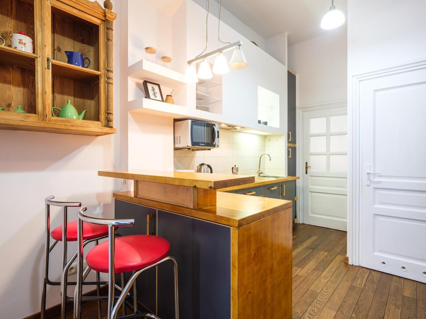 Tyzenhauz Apartments Krowoderska Street Краков Экстерьер фото